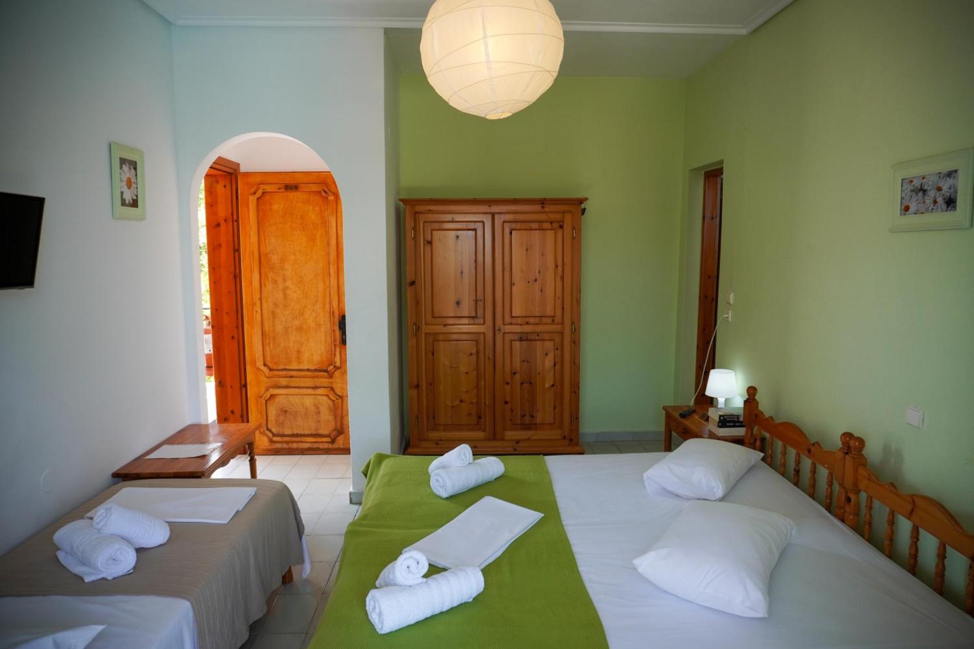 Irida Rooms 'N' Pool Paralia Panteleimonos Extérieur photo