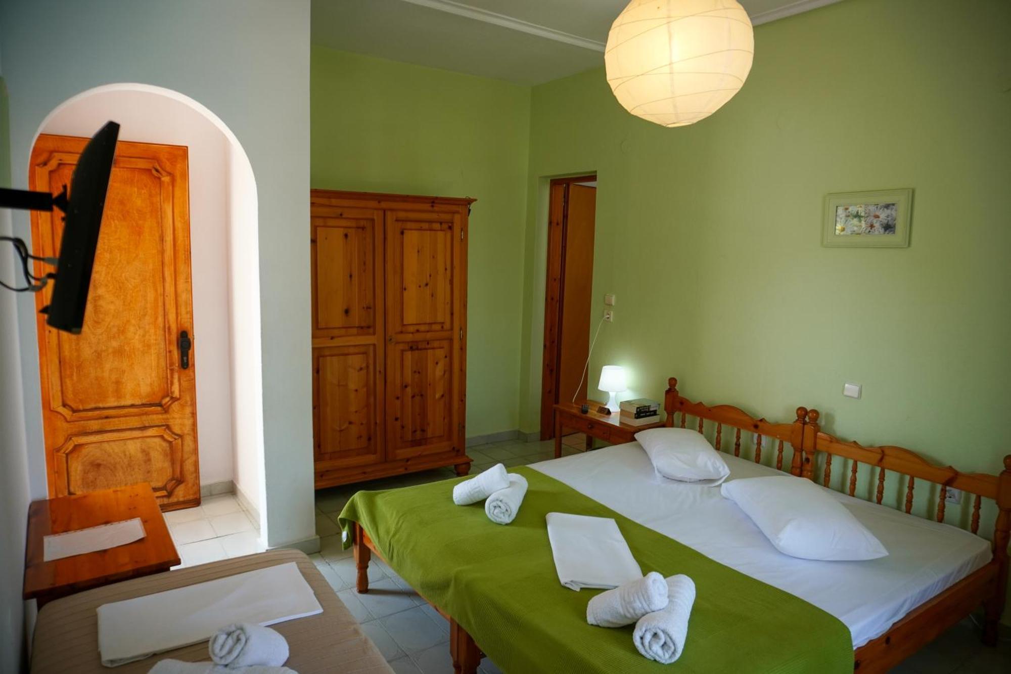 Irida Rooms 'N' Pool Paralia Panteleimonos Extérieur photo